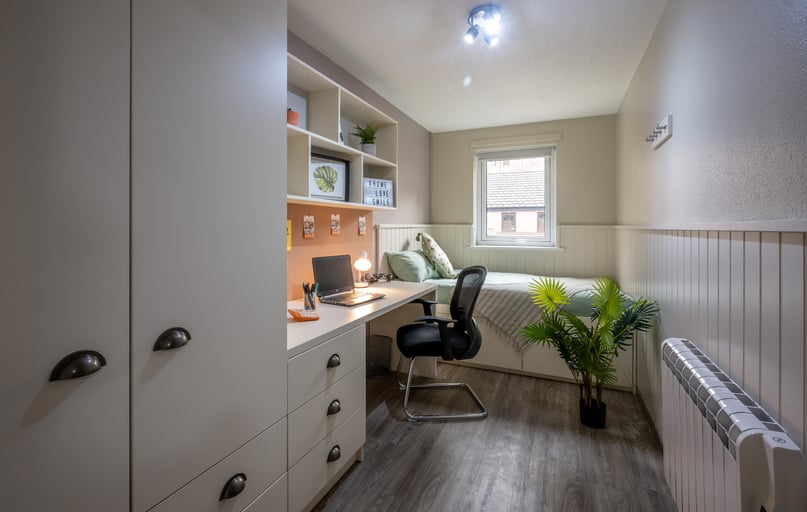 4 Bed Deluxe, Meadow Court, 13 Sciennes, Newington, Edinburgh - Image 1